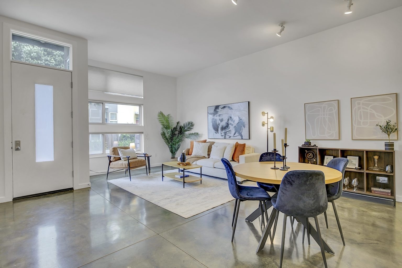 4 Ealing Ln